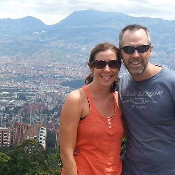 This podcast shares the housesitting experiences of Shelly & Al McCullough as they tell their story on selling their stuff and moving to Panama.